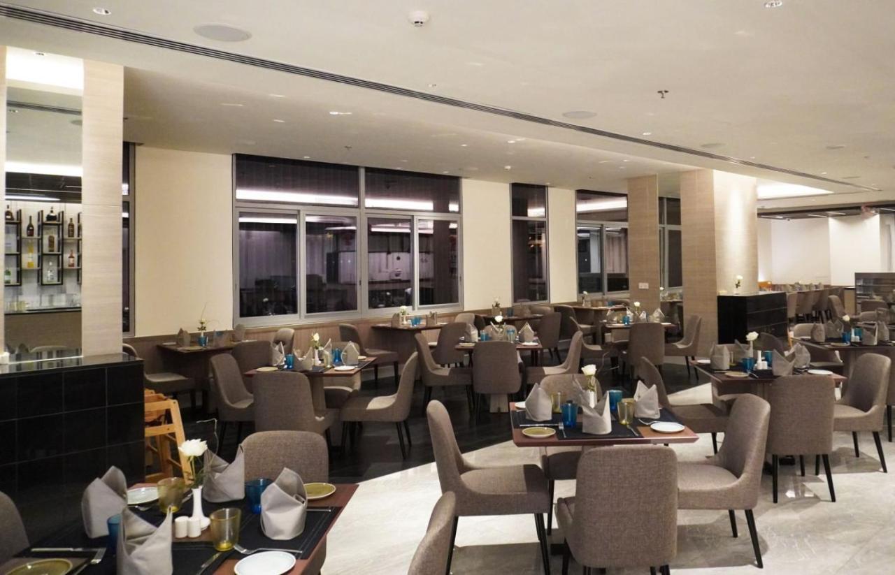 Zealax Hotel & Residence Yangon Esterno foto